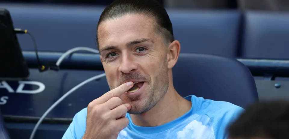 Jugador en el banquillo comiendo un caramelo