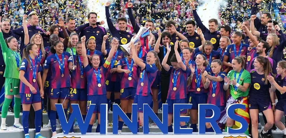 Jugadoras del FC Barcelona celebrando la victoria en final