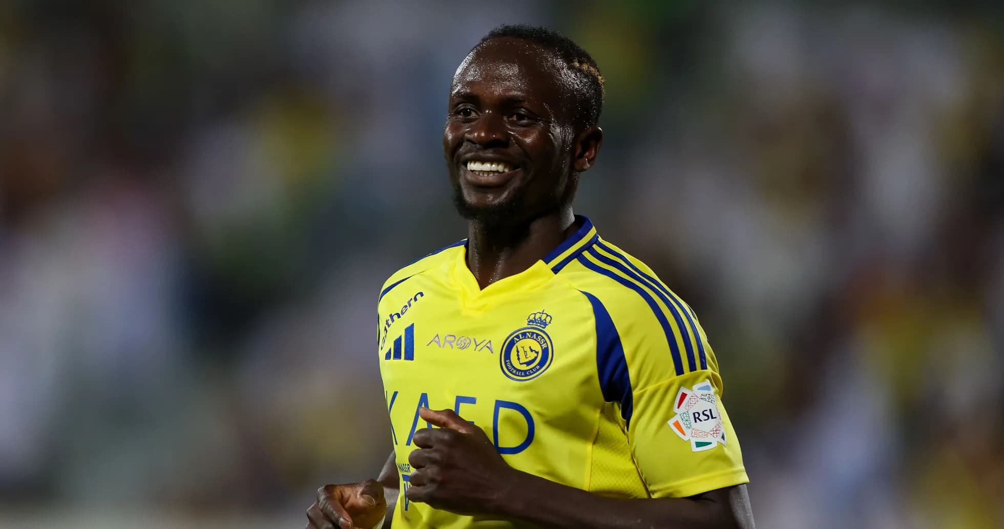 Jugador de Al Nassr sonriendo durante el partido Jugador de Al Nassr sonriendo durante el partido