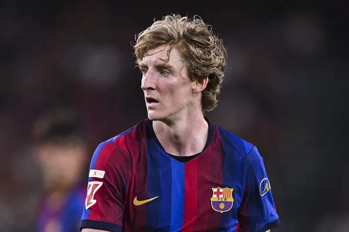 Jugador del FC Barcelona en el campo de juego Jugador del FC Barcelona en el campo de juego