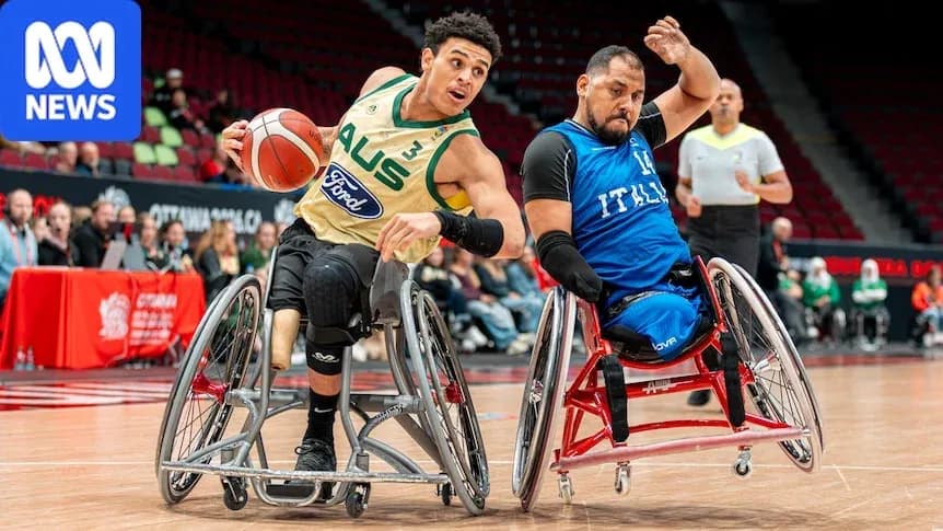 Jugadores de baloncesto en sillas de ruedas compitiendo Jugadores de baloncesto en sillas de ruedas compitiendo