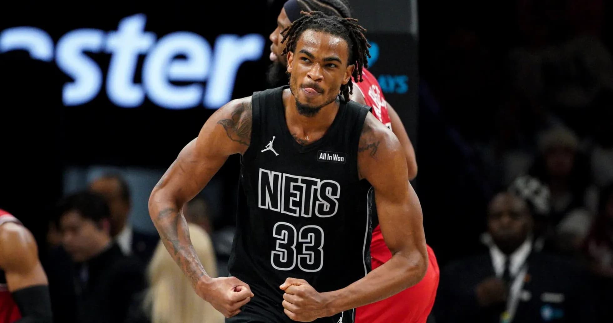 Jugador de los Nets celebrando una jugada en el partido Jugador de los Nets celebrando una jugada en el partido