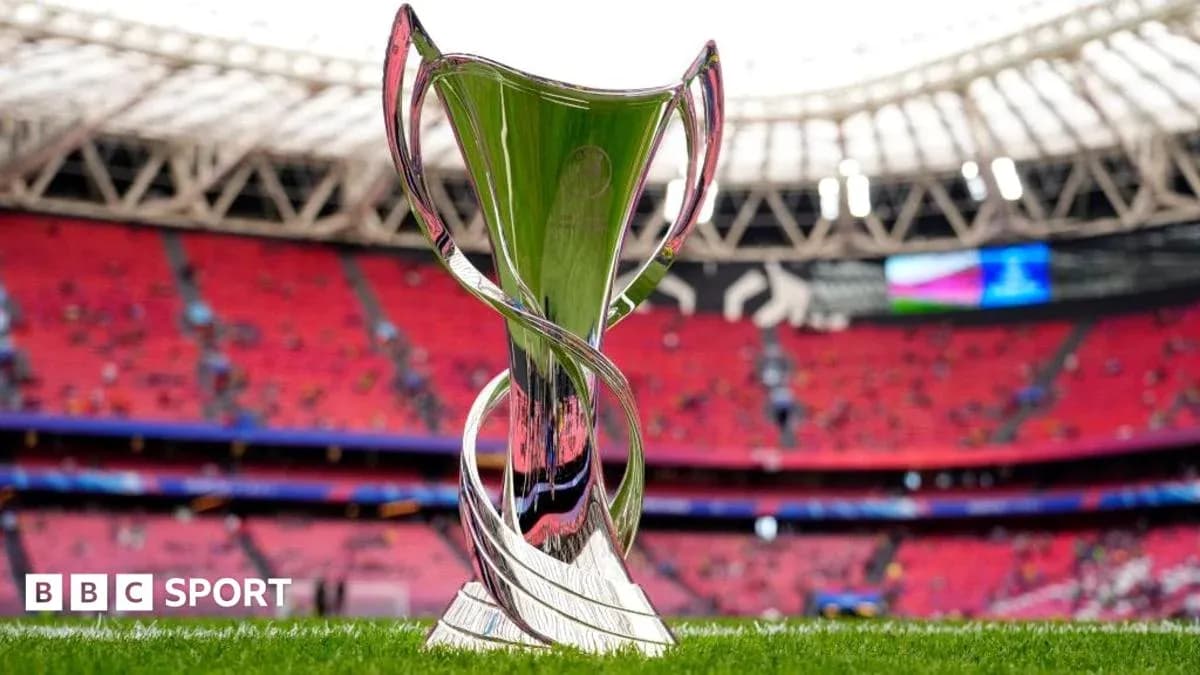 Trofeo en el estadio con gradas vacías Trofeo en el estadio con gradas vacías