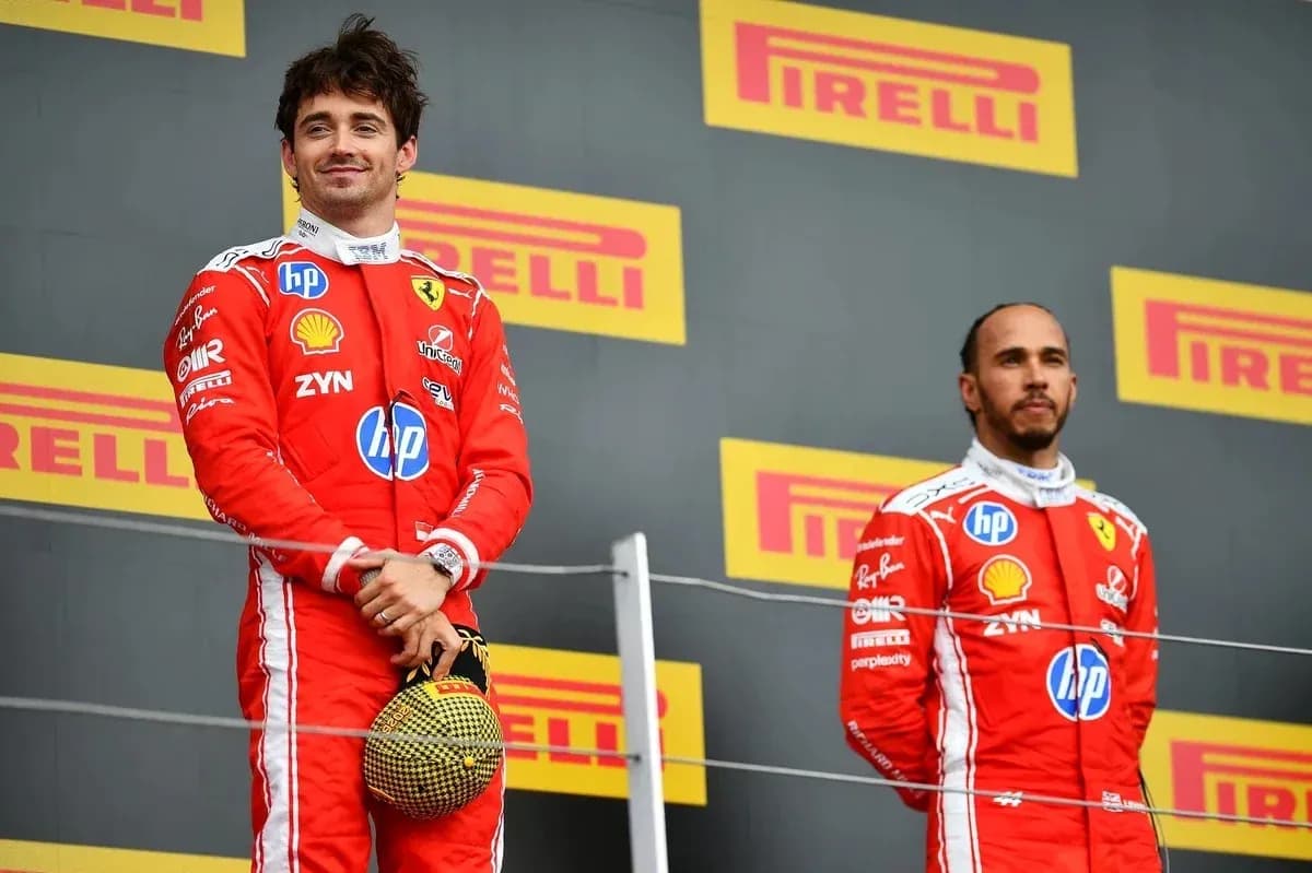 Pilotos de Ferrari en el podio de la carrera Pilotos de Ferrari en el podio de la carrera