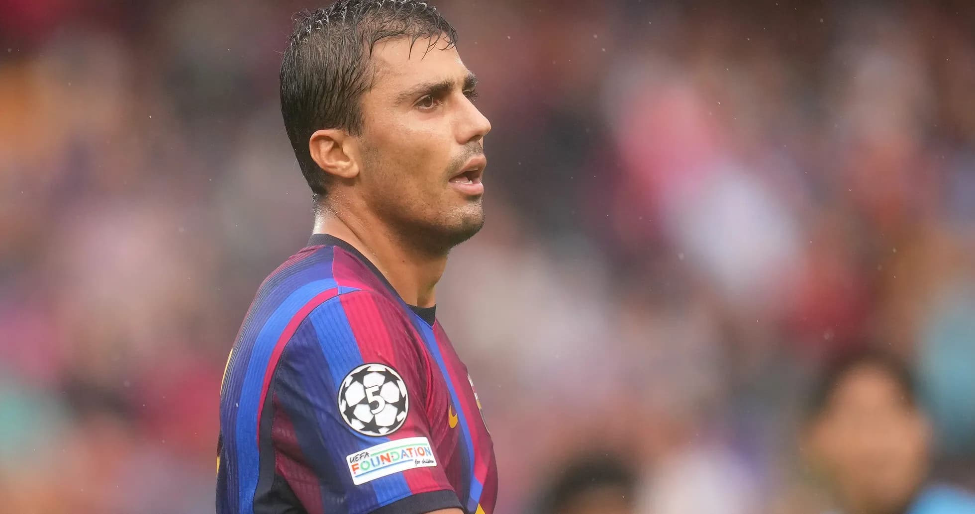 Jugador de Barcelona en partido de Champions League Jugador de Barcelona en partido de Champions League