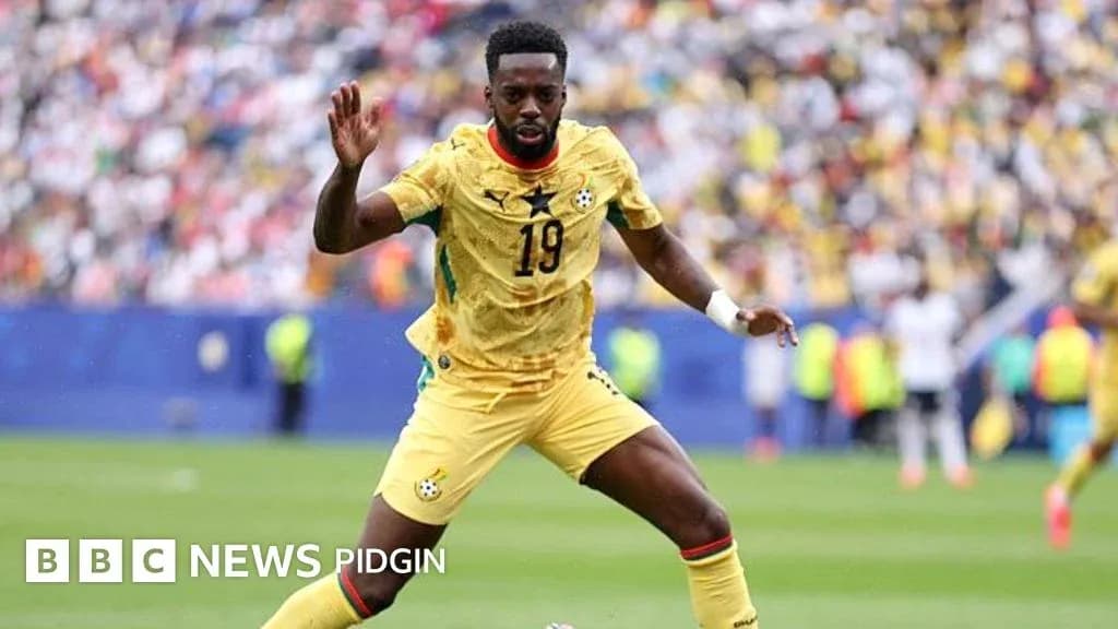 Jugador de Ghana en acción durante el partido Jugador de Ghana en acción durante el partido