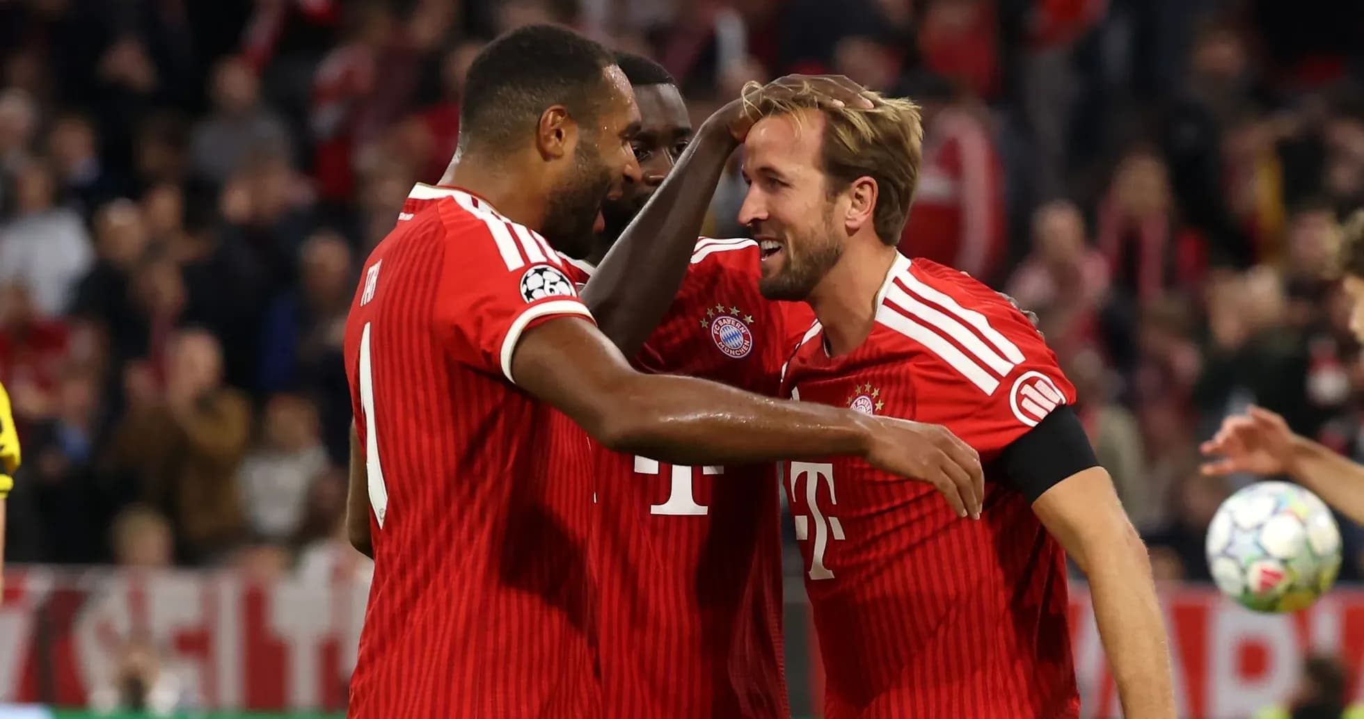 Jugadores de Bayern Múnich celebrando un gol Jugadores de Bayern Múnich celebrando un gol