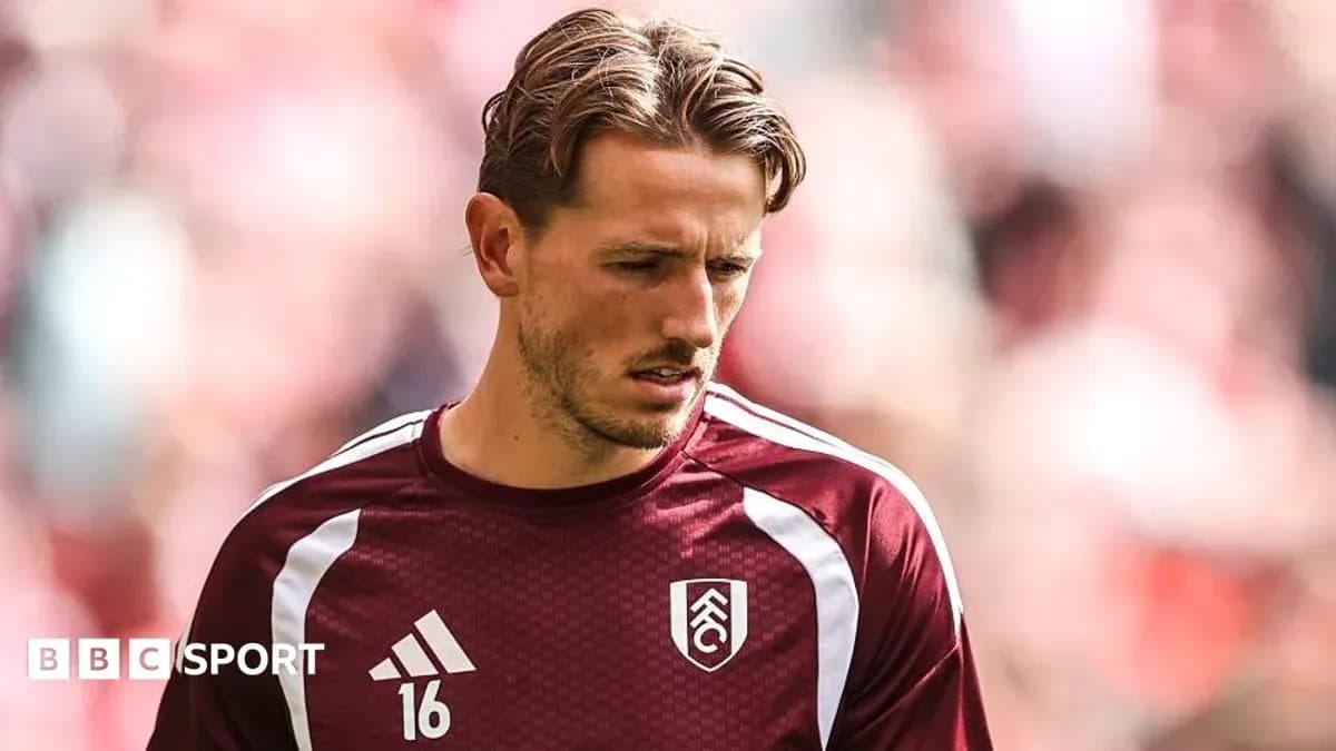 Jugador de Fulham en calentamiento antes del partido Jugador de Fulham en calentamiento antes del partido
