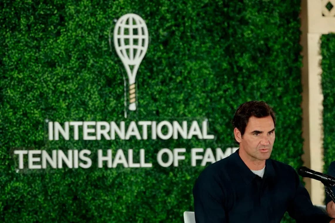 Roger Federer hablando en el International Tennis Hall of Fame Roger Federer hablando en el International Tennis Hall of Fame