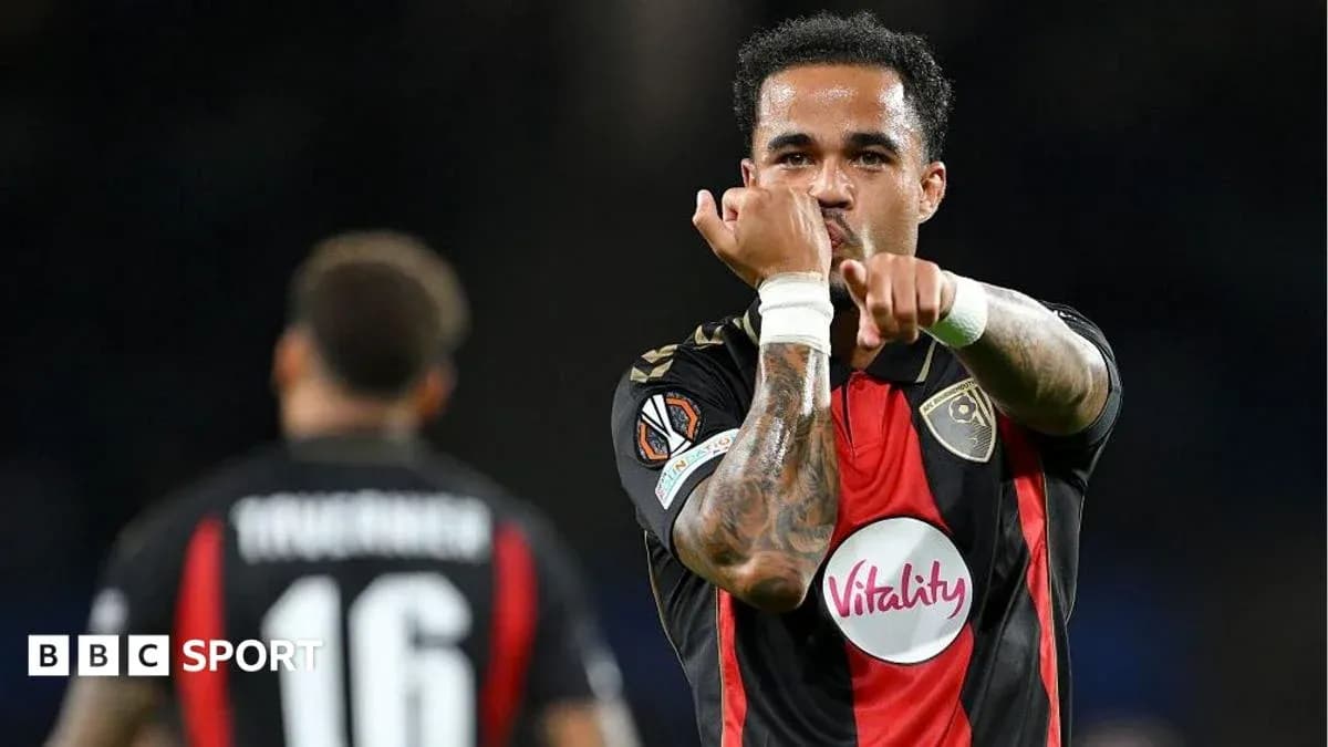 Jugador señalando con el dedo durante el partido Jugador señalando con el dedo durante el partido