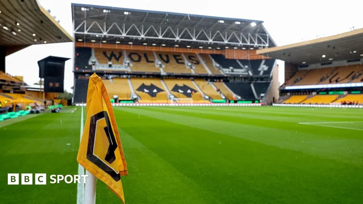 Vista del estadio Molineux con bandera de esquina Vista del estadio Molineux con bandera de esquina