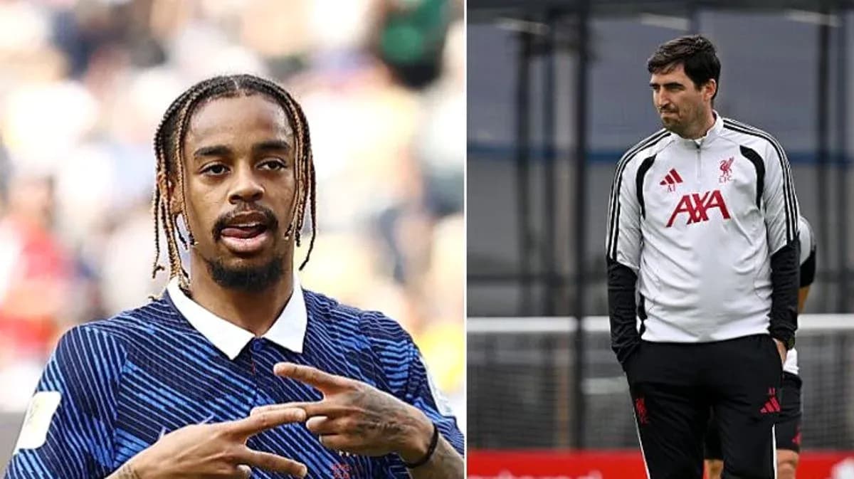 Jugador gesticulando y entrenador en sesión de entrenamiento Jugador gesticulando y entrenador en sesión de entrenamiento