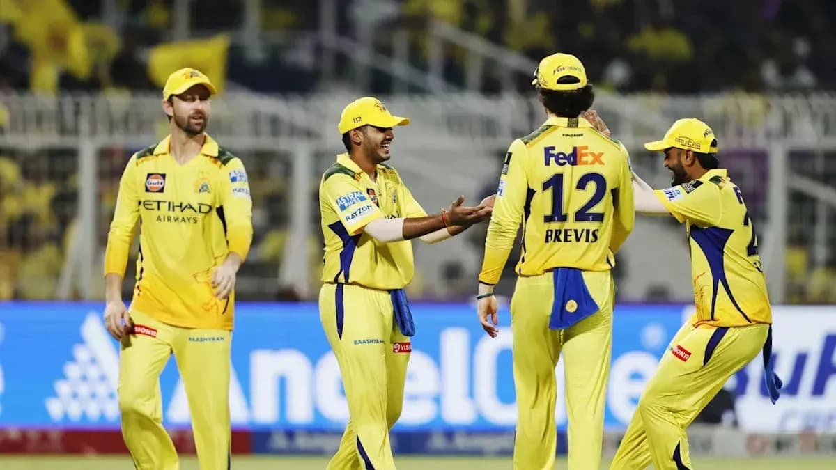 Jugadores de Chennai Super Kings celebrando un wicket Jugadores de Chennai Super Kings celebrando un wicket