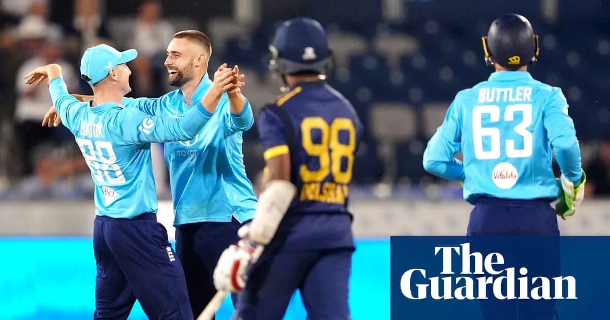 Jugadores de Inglaterra celebrando una wicket en cricket Jugadores de Inglaterra celebrando una wicket en cricket