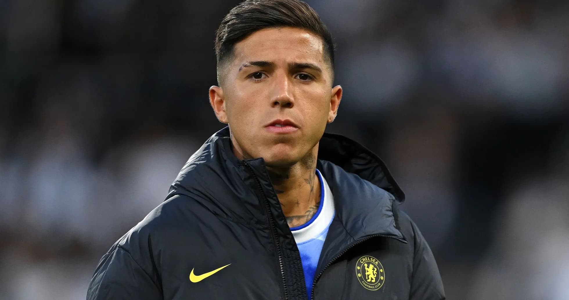 Jugador de Chelsea en el banquillo antes del partido Jugador de Chelsea en el banquillo antes del partido