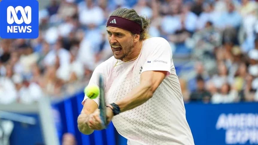 Jugador de tenis golpeando la pelota en el partido Jugador de tenis golpeando la pelota en el partido