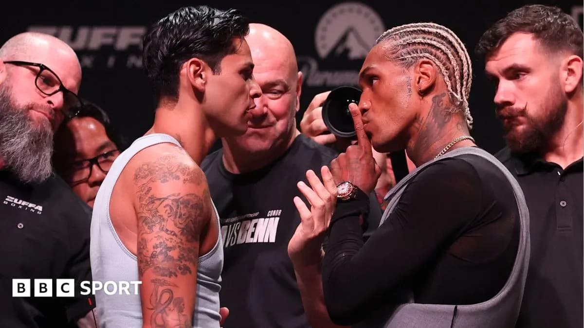 Dos boxeadores en cara a cara durante la pesaje Dos boxeadores en cara a cara durante la pesaje