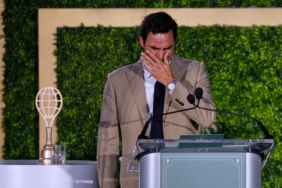 Roger Federer en discurso emotivo con trofeo Roger Federer en discurso emotivo con trofeo