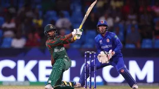 Bateador de Bangladesh golpeando la pelota durante partido Bateador de Bangladesh golpeando la pelota durante partido