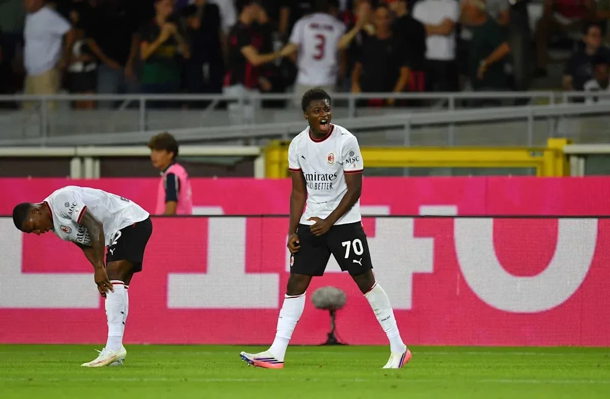 Jugador de AC Milan celebrando un gol en el partido Jugador de AC Milan celebrando un gol en el partido