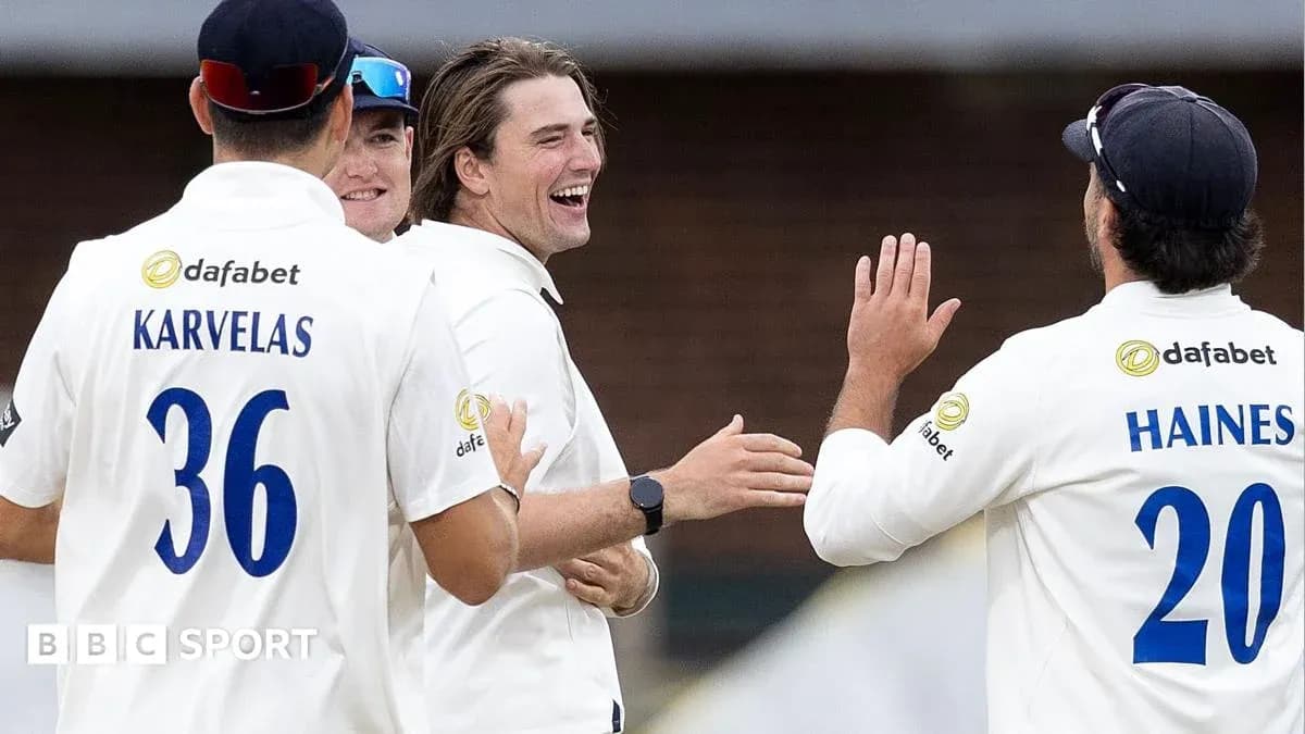 Jugadores celebrando un wicket en el cricket Jugadores celebrando un wicket en el cricket