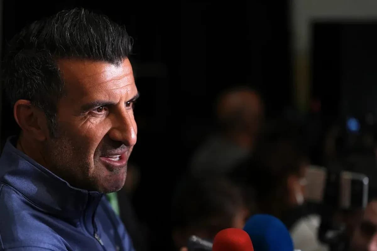 Entrenador hablando en conferencia de prensa Entrenador hablando en conferencia de prensa