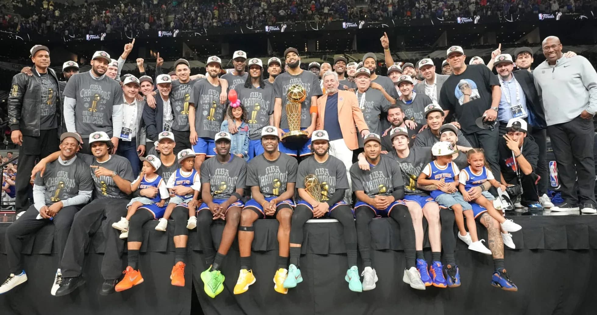 Equipo de los New York Knicks celebrando el campeonato Equipo de los New York Knicks celebrando el campeonato